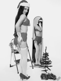 2019-12-14 Kristine Gold vintage pinup christmas shoot in red bra and girdle, mirror shot