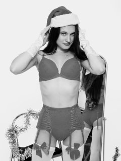 2019-12-14 Kristine Gold vintage pinup christmas shoot in red bra and girdle, mirror shot