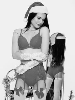 2019-12-14 Kristine Gold vintage pinup christmas shoot in red bra and girdle, mirror shot