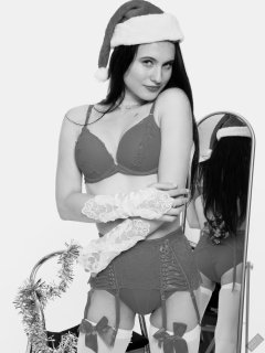 2019-12-14 Kristine Gold vintage pinup christmas shoot in red bra and girdle, mirror shot