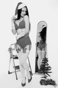 2019-12-14 Kristine Gold vintage pinup christmas shoot in red bra and girdle, mirror shot