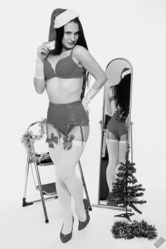 2019-12-14 Kristine Gold vintage pinup christmas shoot in red bra and girdle, mirror shot