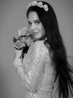 2019-12-14 Kristine Gold modelling her own flowing dress