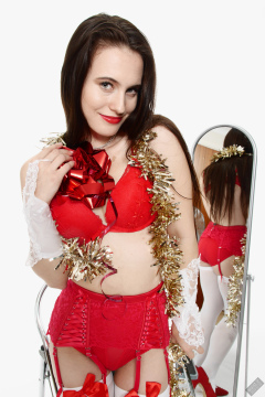2019-12-14 Kristine Gold vintage pinup christmas shoot in red bra and girdle, mirror shot