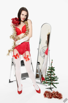 2019-12-14 Kristine Gold vintage pinup christmas shoot in red bra and girdle, mirror shot