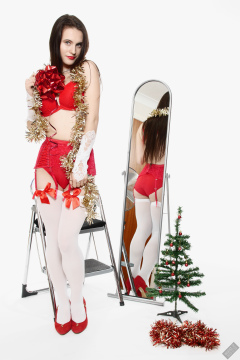 2019-12-14 Kristine Gold vintage pinup christmas shoot in red bra and girdle, mirror shot