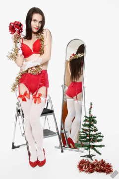 2019-12-14 Kristine Gold vintage pinup christmas shoot in red bra and girdle, mirror shot