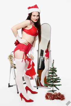 2019-12-14 Kristine Gold vintage pinup christmas shoot in red bra and girdle, mirror shot