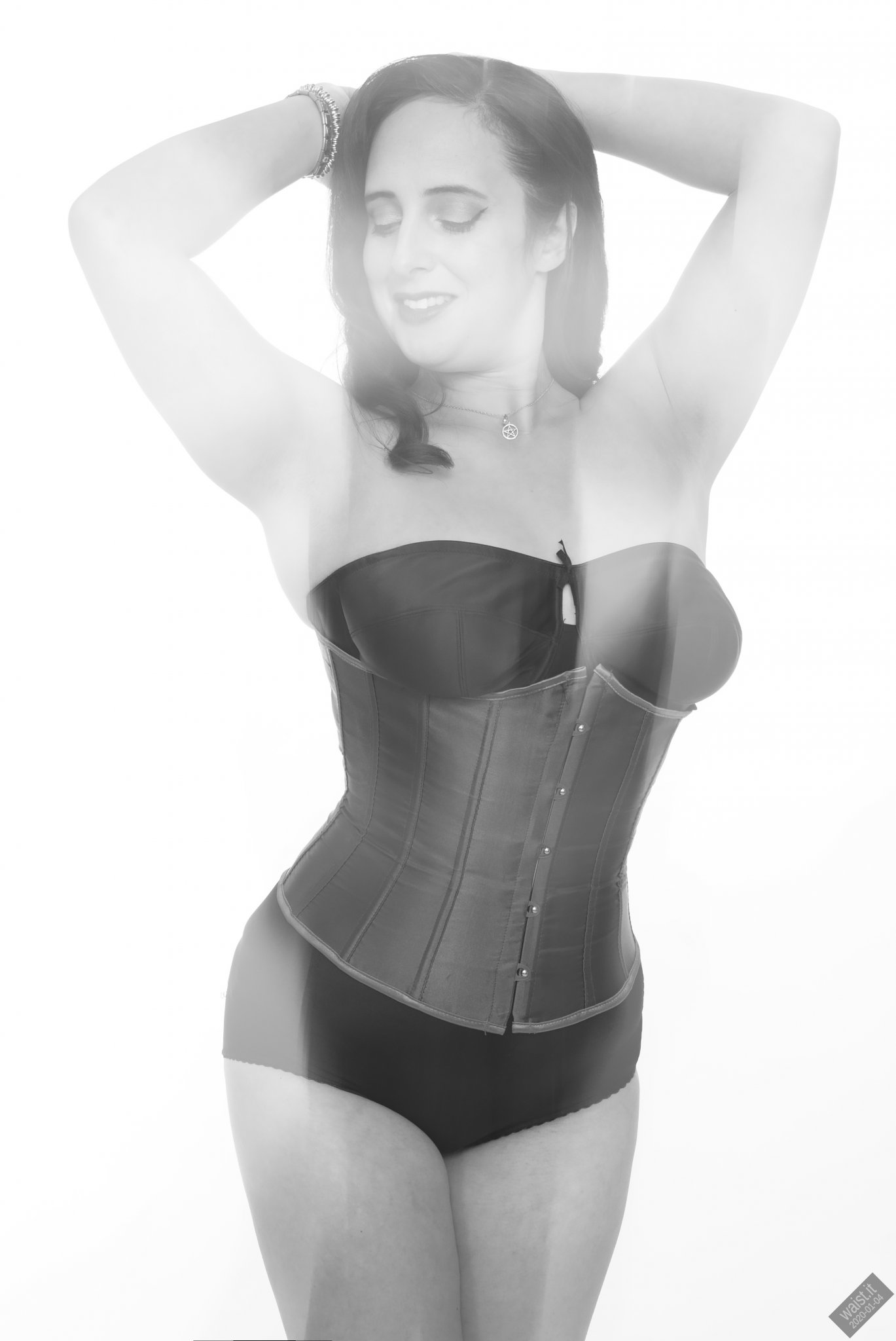 2020-01-04 Alex Allure modelling tightly-laced purple underbust corset