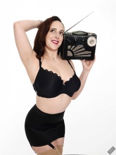 2020-01-04 Alex Allure in her own black bra and girdle, listening to vintage Roamer Ten radio
