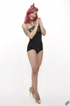 2022-07-02 Mave D in golden bra top and high wasted black girdle, giving the illusion of a one-piece swimsuit