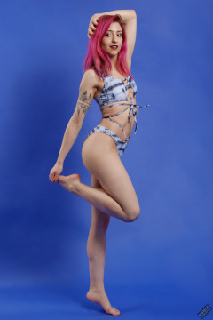 2022-07-02 Mave D models her own strappy swimsuit