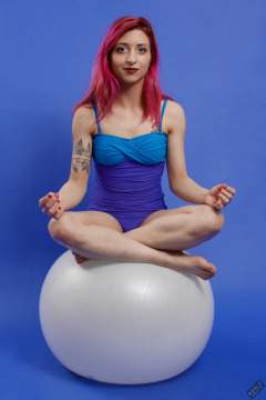 2022-07-02 Mave D performs her yoga poses in a tight blues M&S tummy-control swimsuit, whilst balanced on a 65 cm exercise ball