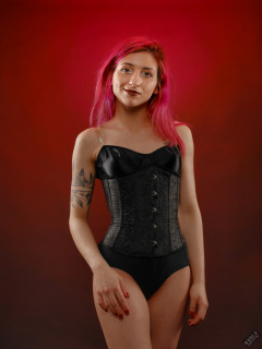 2022-07-02 Mave D in tightly-laced black underbust corset, over black bra and vintage girdle worn as hotpants