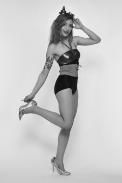2022-07-02 Mave D in golden bra top and high wasted black girdle, giving the illusion of a one-piece swimsuit
