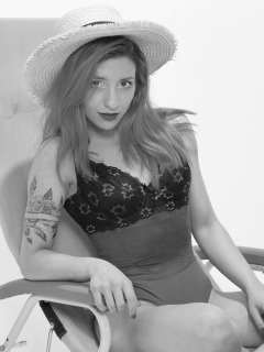 2022-07-02 Mave D pinup fitness shoot