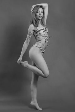 2022-07-02 Mave D models her own strappy swimsuit