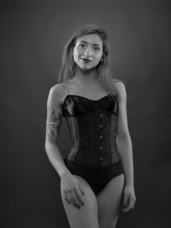 2022-07-02 Mave D in tightly-laced black underbust corset, over black bra and vintage girdle worn as hotpants