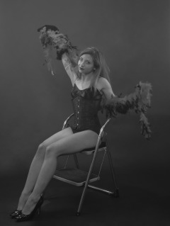 2022-07-02 Mave D in tightly-laced black underbust corset, over black bra and vintage girdle worn as hotpants