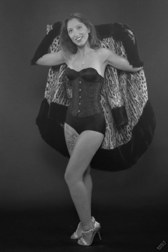 Michelle's Modelling in tightly-laced black underbust corset, worn on top of matching black bra and high waist girdle