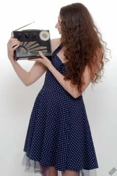 2024-04-07 Estella Rose - with Roamer Ten radio, modelling her own retro blue polka dot dress