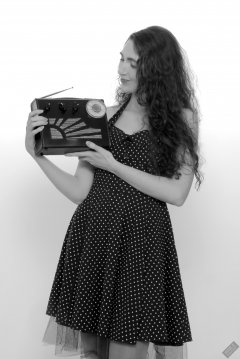 2024-04-07 Estella Rose - with Roamer Ten radio, modelling her own retro blue polka dot dress