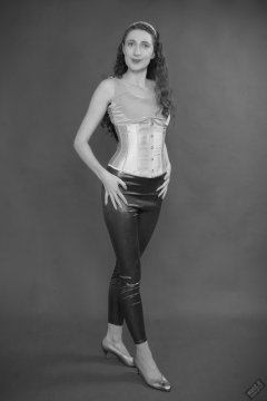 2026-02-07 Estella-Rose corset and stretch trousers