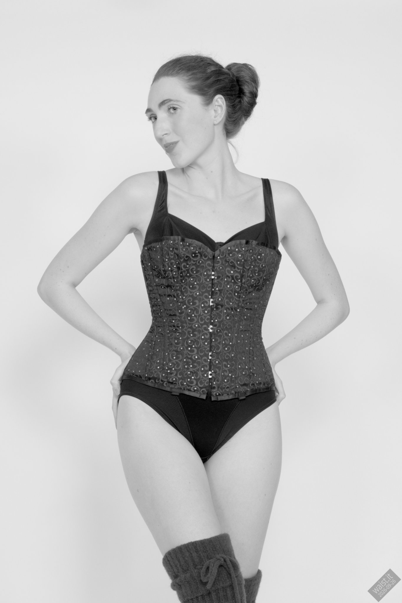 2026-09-26 Estella-Rose in maroon Vollers corset. duo woollens shoot