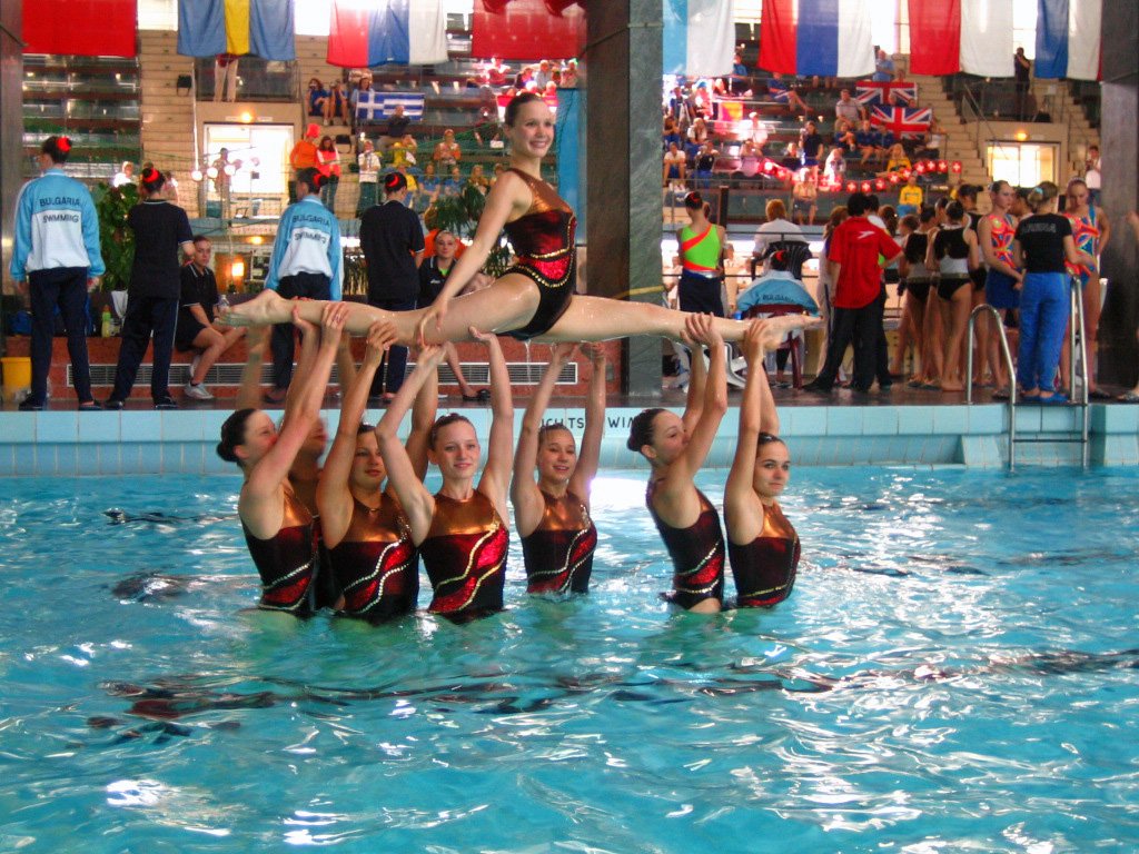 Synchronised swimmers