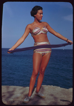 1950s amateur model in swimwear (slide)