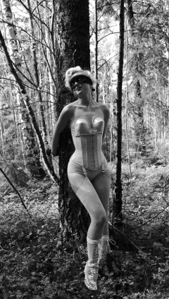 Johanna Ost modelling corset outdoors, photo by Liselotte Eriksson