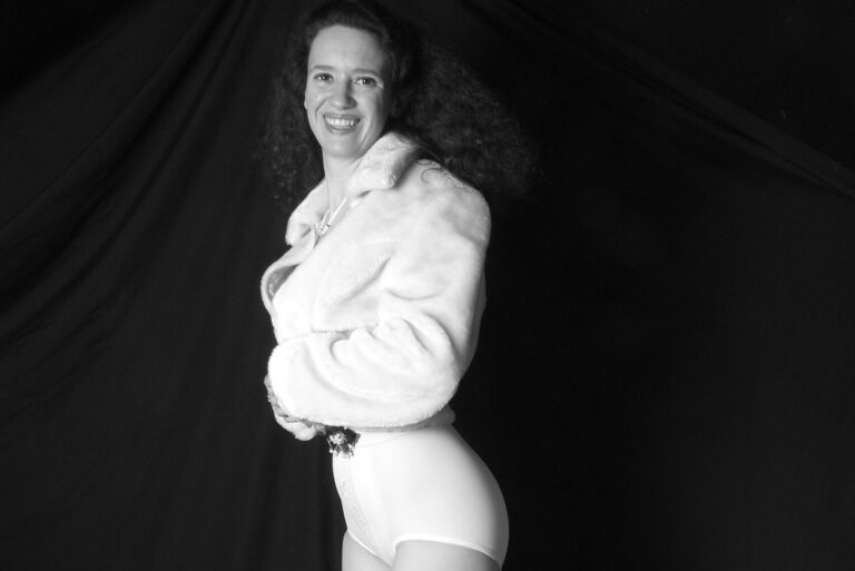 Chiara retro corsetry